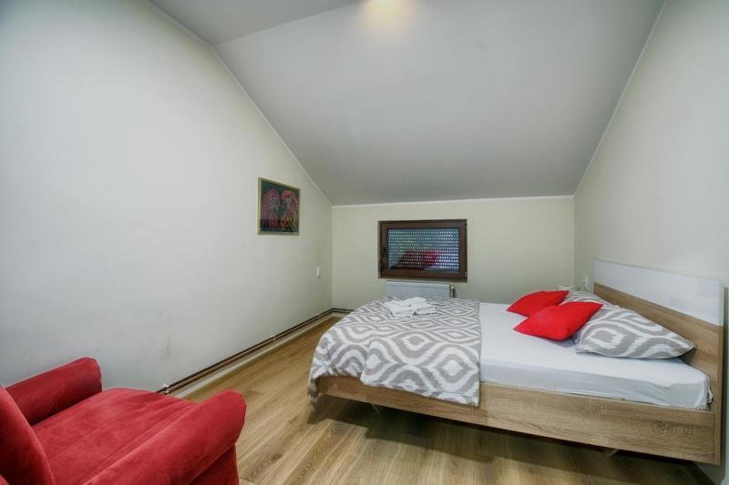 Deluxe Double Room with Extra Bed image 4