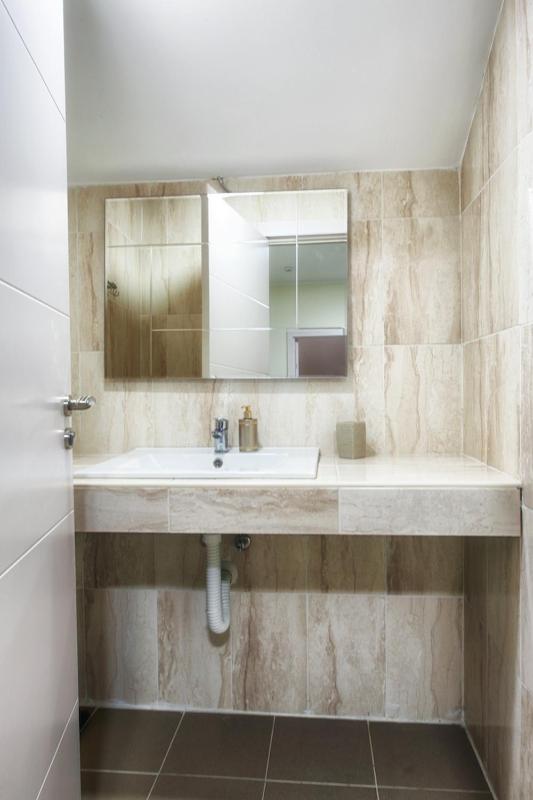 Deluxe Double Room with Extra Bed image 3