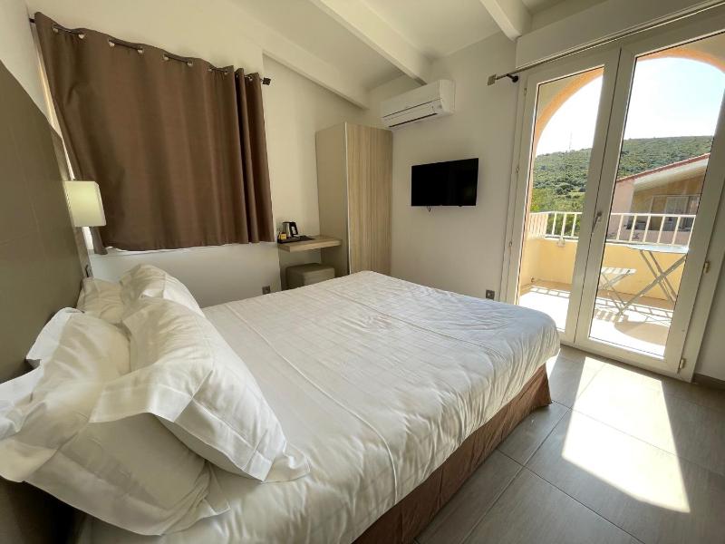 Superior Double Room with Terrace image 1