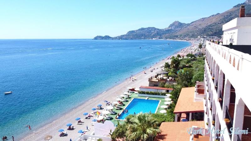 Double or Twin Room with Sea View image 3