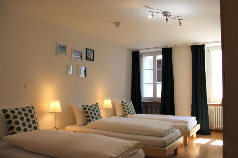 Triple Room with Shared Bathroom image 2