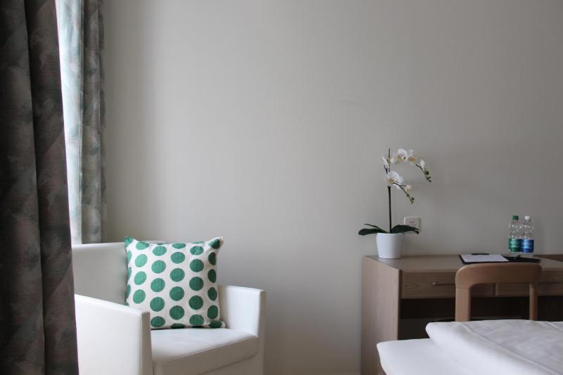 Deluxe Single Room image 1