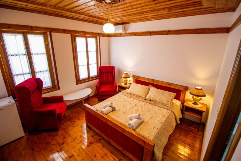 Deluxe Double Room image 2