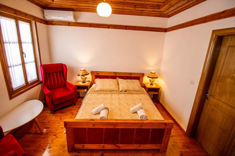 Deluxe Double Room image 3