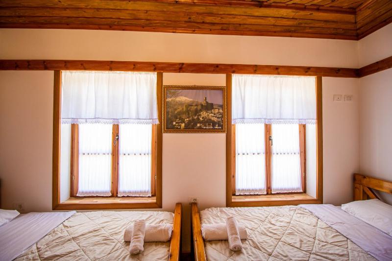 Deluxe Quadruple Room image 4