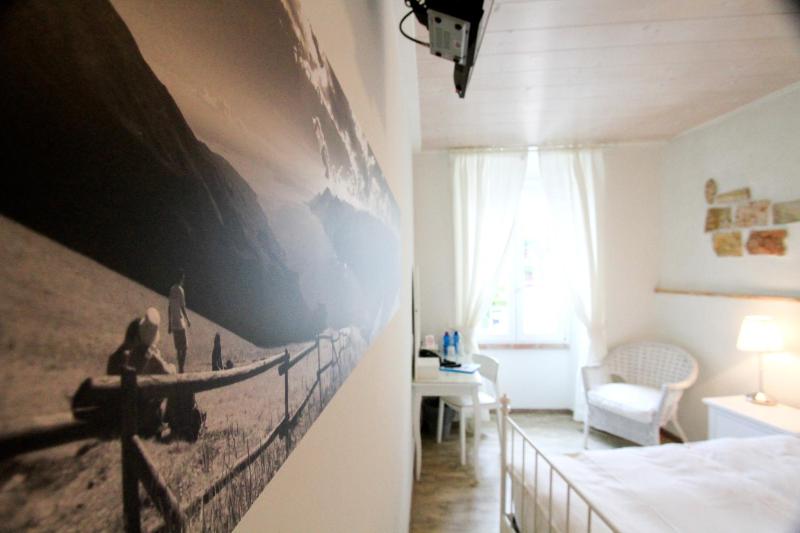 Double Room with Lake View image 2