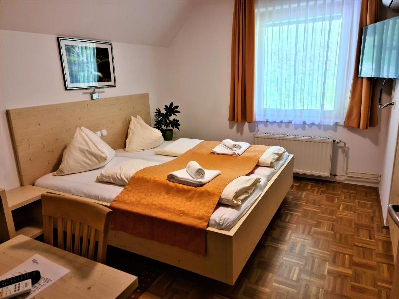 Economy Double Room with Forest View image 4