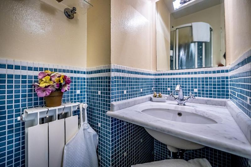 One-Bedroom Apartment image 2