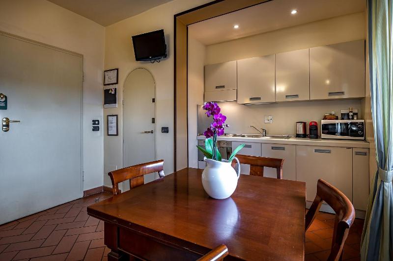 One-Bedroom Apartment image 3