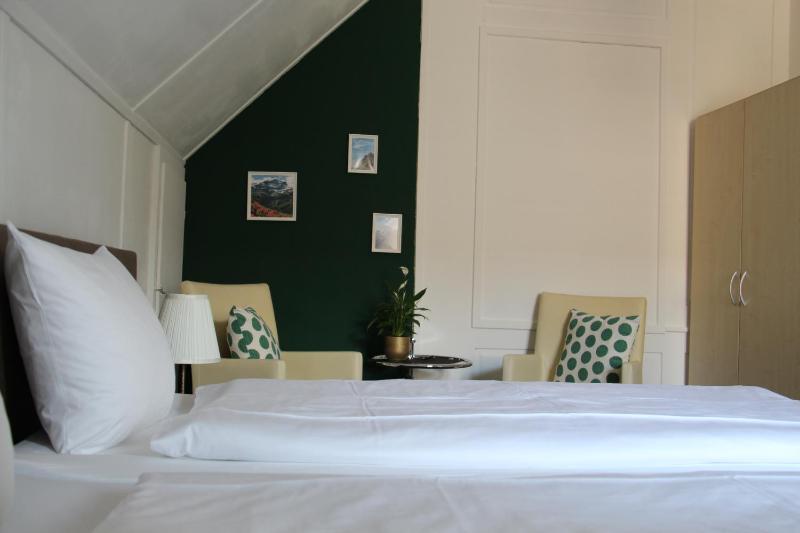 Standard Double Room with Shared Bathroom image 2