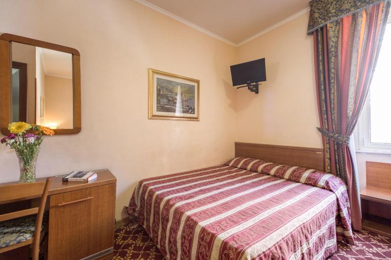 Double or Twin Room image 3