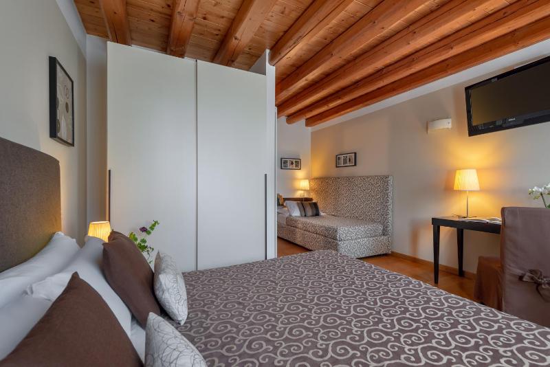 Triple Room image 2