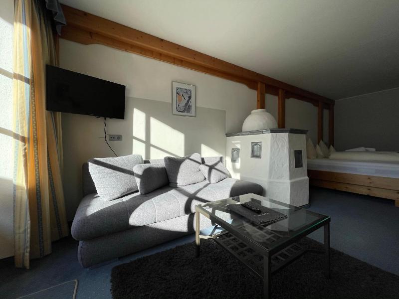 Family Room (2 Adults + 1 Child) image 3