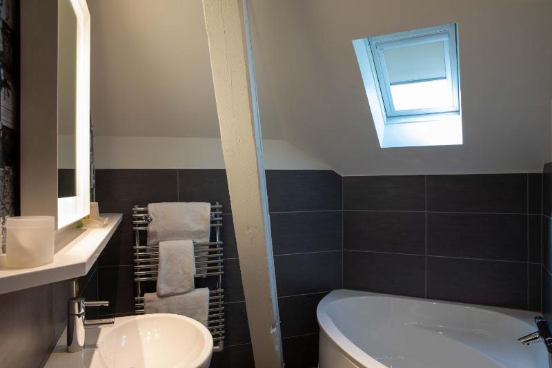 Executive Double Room with Sofa Bed image 2
