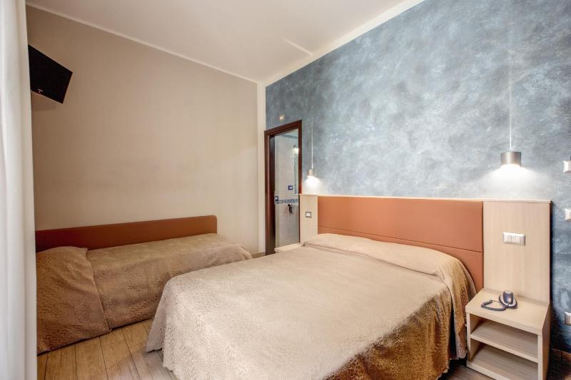 Quadruple Room image 4