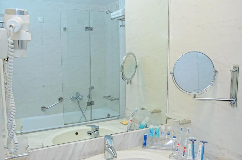 Standard Double Room image 3