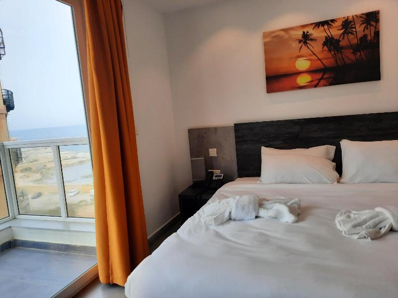 Double or Twin Room with Side Sea View image 4