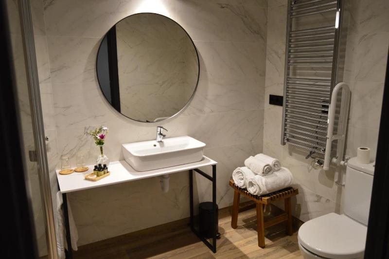 Double Room - Disability Access image 3