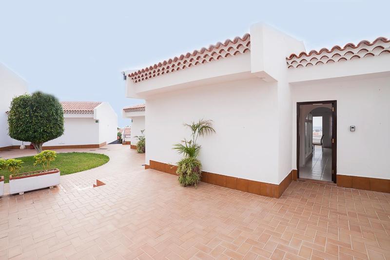 Apartment with Sea View image 3