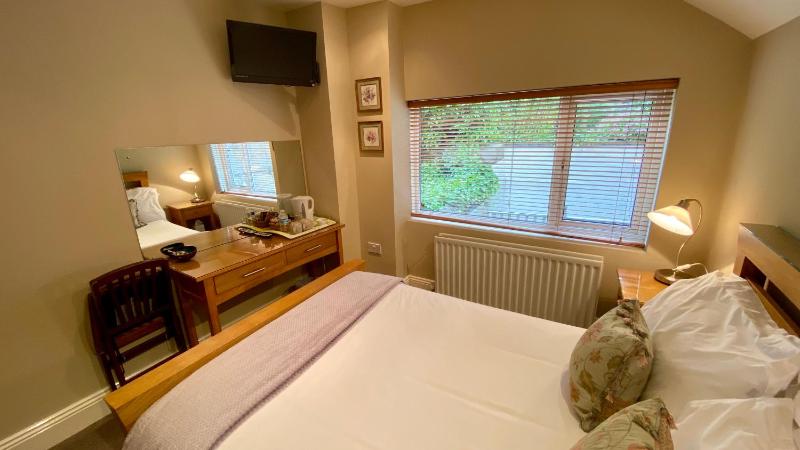 Standard Double Room image 4