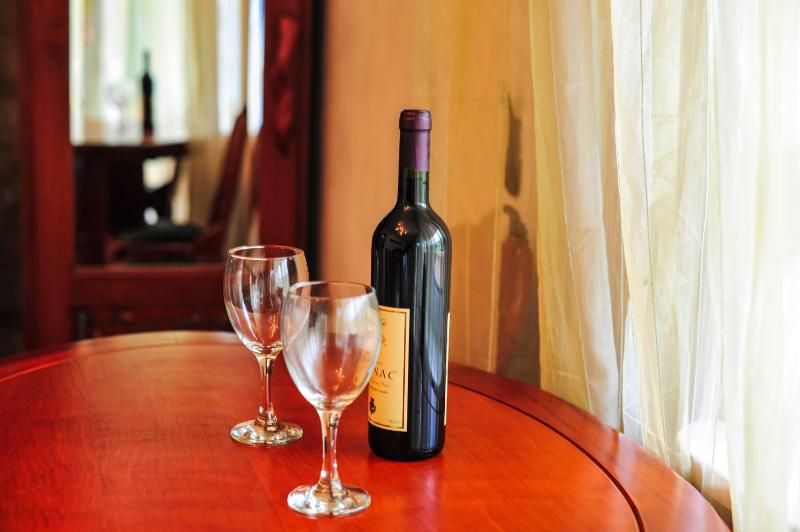 Classic Two-Bedroom Apartment with Sea View image 4