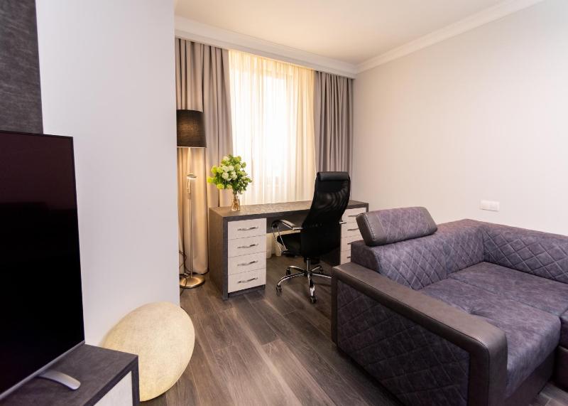 Executive Suite image 4