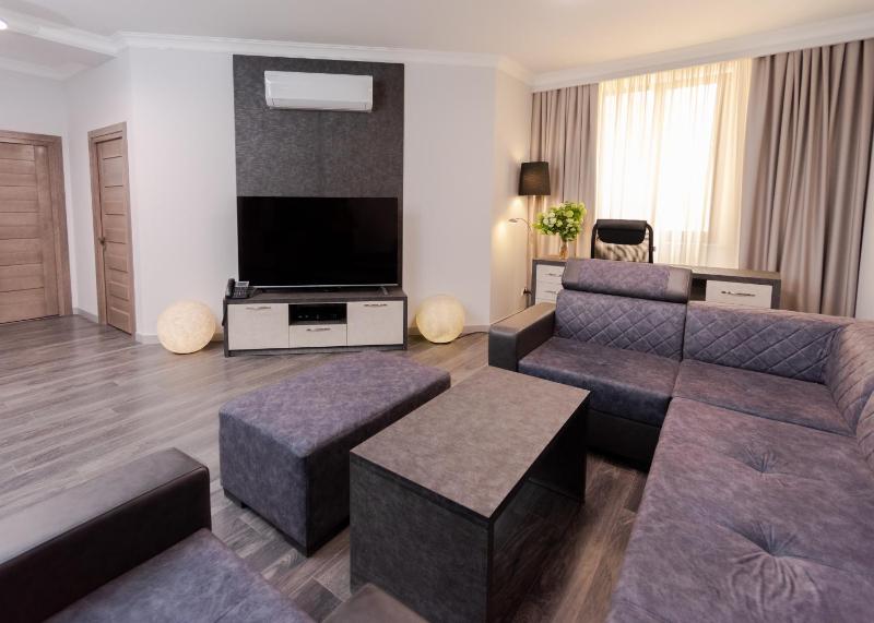 Executive Suite image 2