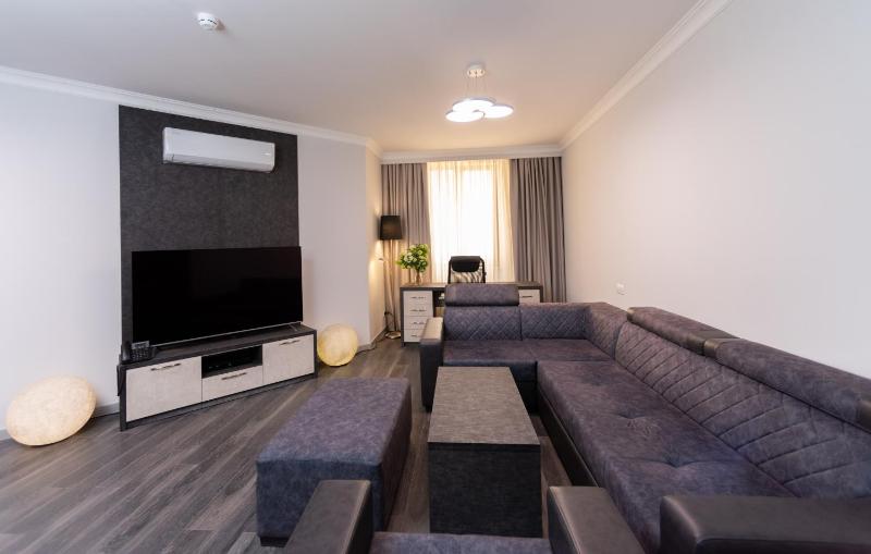 Executive Suite image 3