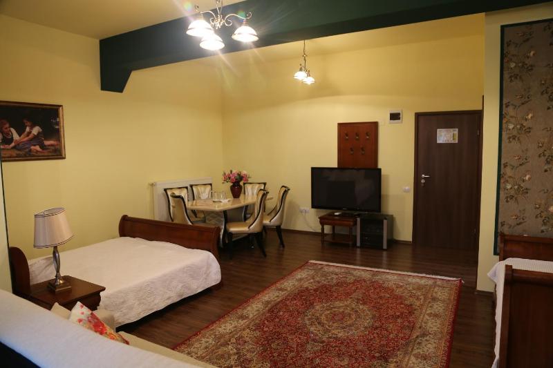 Family Room image 1