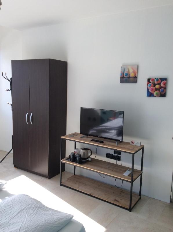 Double Room with Private External Bathroom image 4