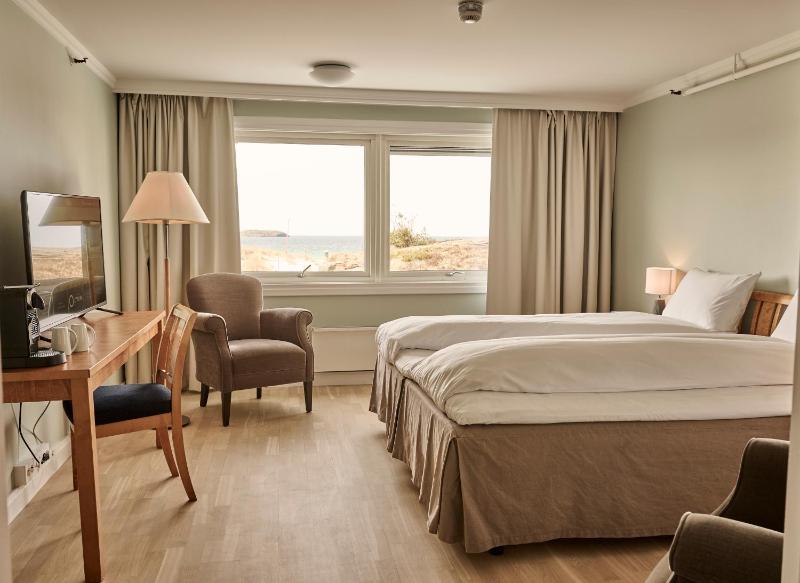 Double Room with Sea View image 1