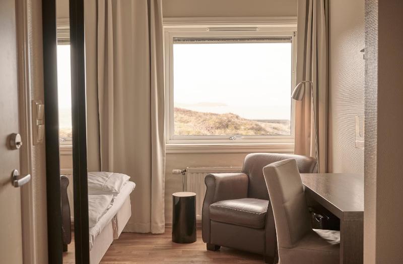 Double Room with Sea View image 3