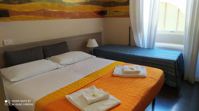 Double Room image 4