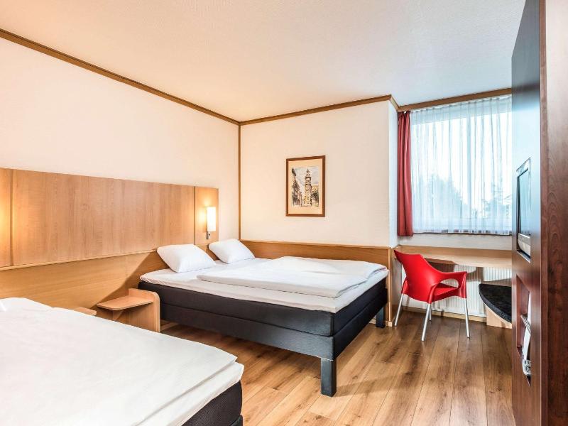 Twin Room image 3
