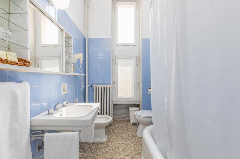 Double Room with Balcony and Sea View image 2