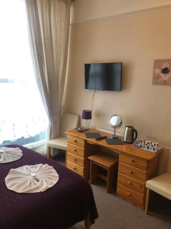 Double Room with Private Bathroom image 3