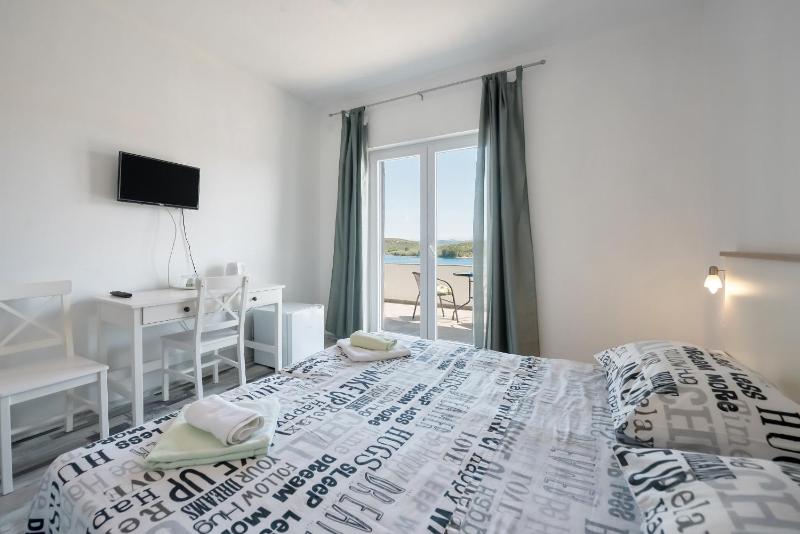 Double or Twin Room with Balcony image 3