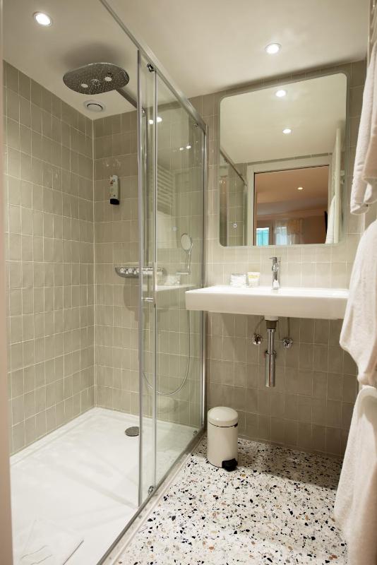 One-Bedroom Apartment image 2