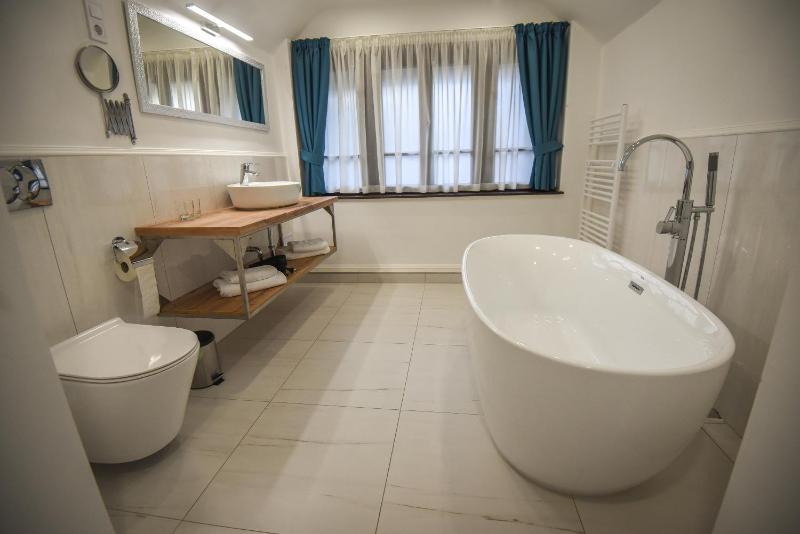 Deluxe Double Room with Bath image 3