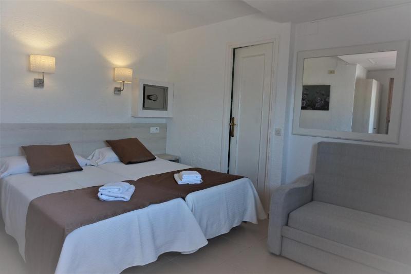 Quadruple Room image 4