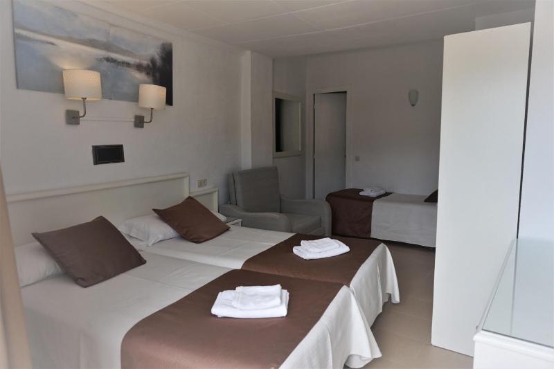 Quadruple Room image 2