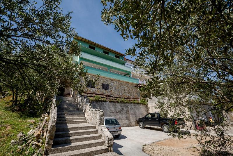 Budget Studio Apartment with Terrace image 2