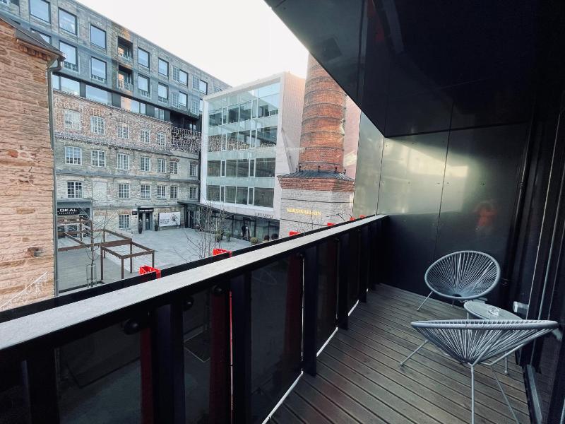 Dream Stay - Executive Apartment with Balcony - image 6