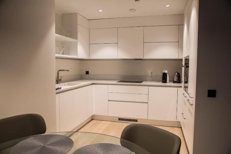 Dream Stay - Executive Apartment with Balcony - image 3