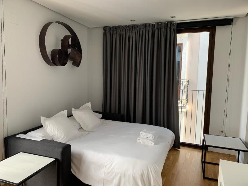 One-Bedroom Apartment (2 Adults + 1 Child) image 3