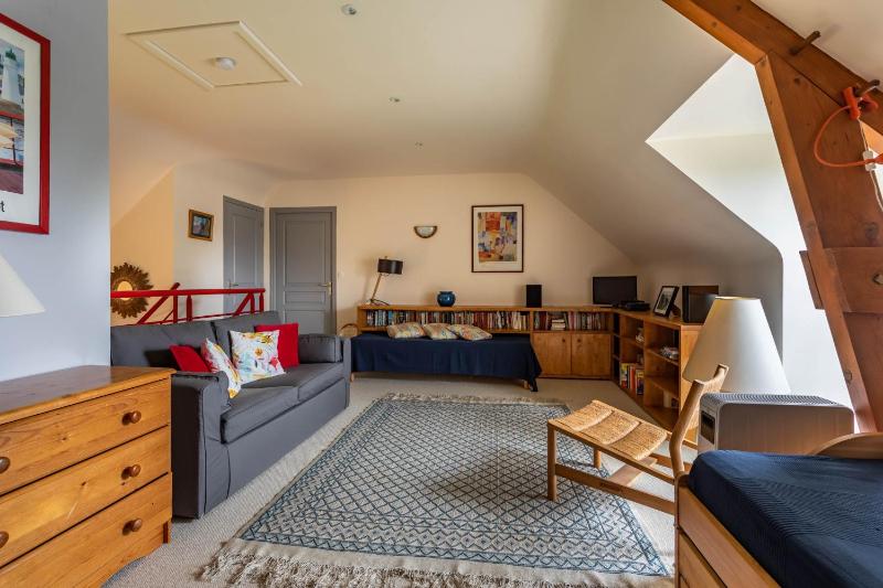 Two-Bedroom House image 4