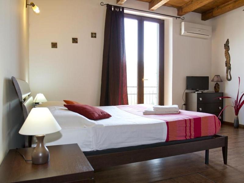 Standard Double Room image 4
