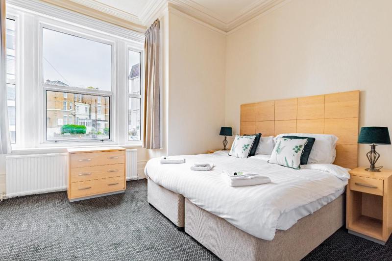 Brooklands Lodge - image 1