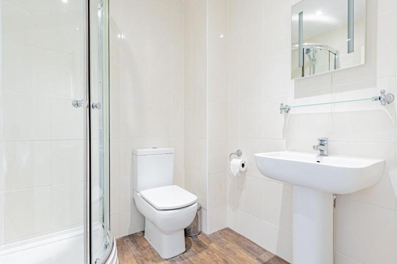 Standard Quadruple Room image 3