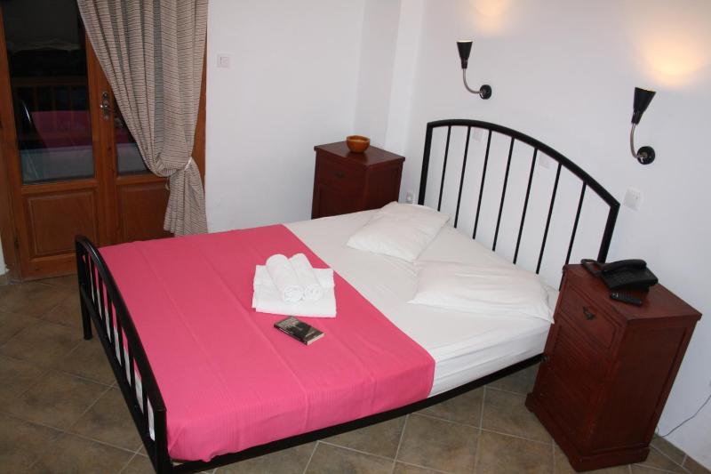 Double Room with Garden View image 4
